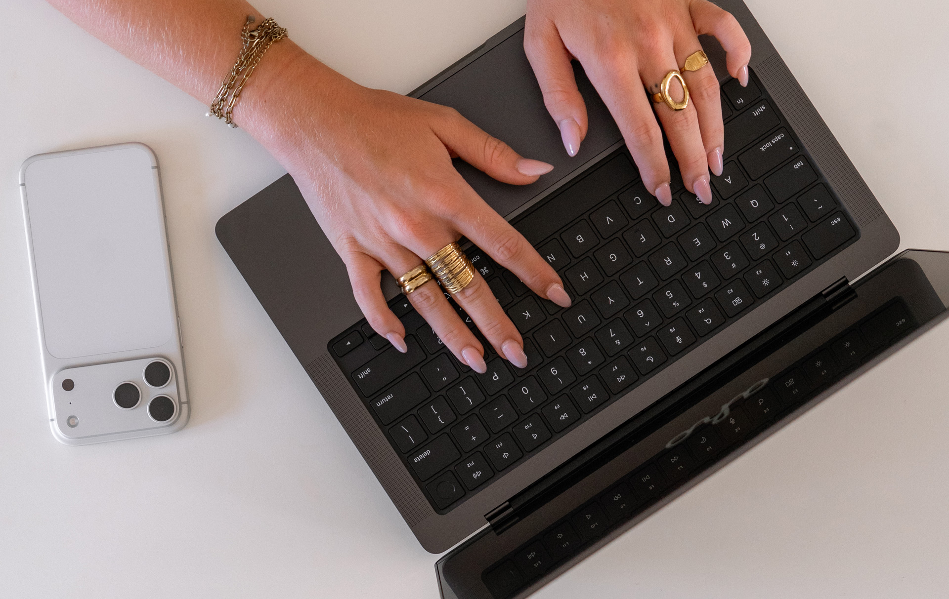 Laptop hands